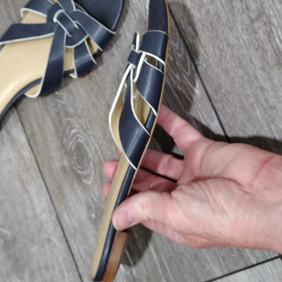 Talbots blue knot leather sandals. Size 7.5 - Picture 4 of 11